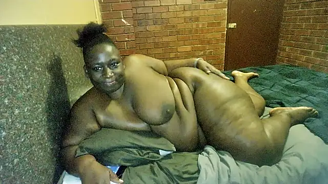 Snapshot of ASSQUEEN37Xx chatting on October 2025 05:04:02 PM ASSQUEEN37Xx online show from October 2025 05:04:02 PM