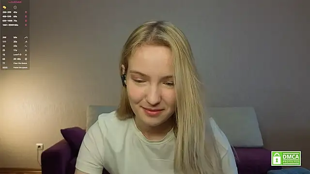 Snapshot of HongTomczak chatting on June 2026 07:52:01 AM HongTomczak online show from June 2026 07:52:01 AM