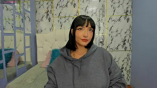 Itsuki N online show from November 2025 01:32:02 PM