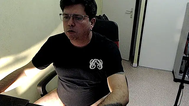 blueandwhite1 online show from December 2025 03:51:01 PM