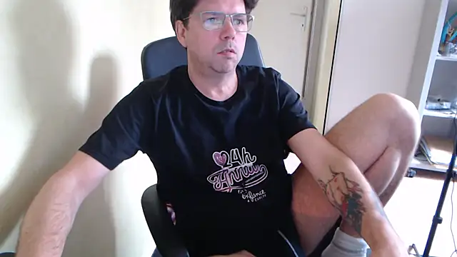 blueandwhite1 online show from April 2026 08:39:01 AM