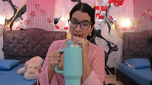 GiaCutee online show from February 2026 03:16:02 AM