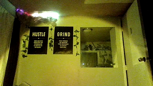 Snapshot of B3toBaby chatting on December 2025 10:13:01 AM B3toBaby online show from December 2025 10:13:01 AM