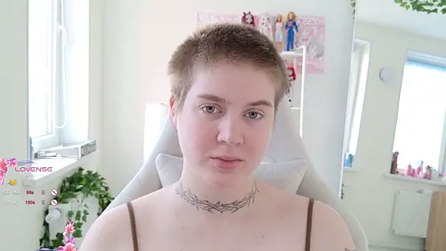 Snapshot of Zlata_in_xxxLand chatting on October 2025 12:27:02 PM Zlata in xxxLand online show from October 2025 12:27:02 PM