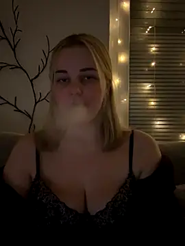 ItsLxsa online show from November 2025 11:30:01 PM