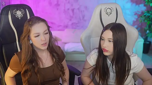 Snapshot of Ella_054 chatting on October 2025 02:47:01 PM Ella 054 online show from October 2025 02:47:01 PM