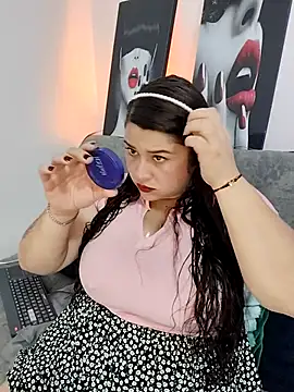 SafiroFer online show from November 2025 09:13:02 PM