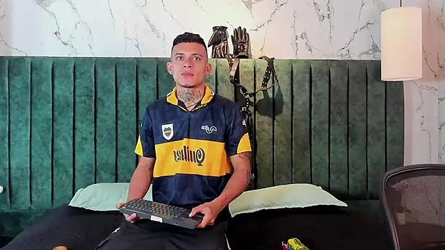 MrJustin  online show from November 2025 08:29:01 PM