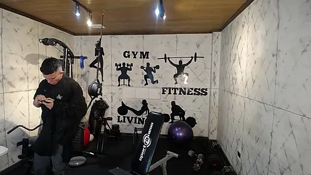 MrJustin  online show from November 2025 09:00:02 PM