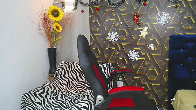 miss leidy  online show from November 2025 03:30:01 AM