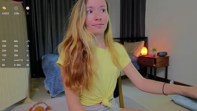 Snapshot of PocketElsa chatting on March 2026 06:50:02 AM PocketElsa online show from March 2026 06:50:02 AM