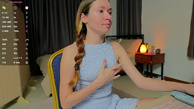 Snapshot of PocketElsa chatting on April 2026 07:34:02 PM PocketElsa online show from April 2026 07:34:02 PM