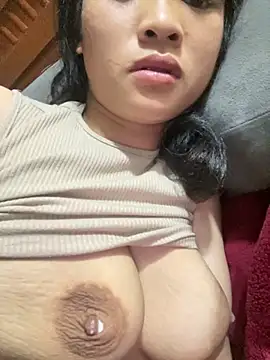 Snapshot of Kieu_xxx chatting on October 2025 11:28:02 PM Kieu xxx online show from October 2025 11:28:02 PM