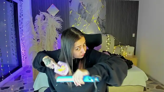 SarahCastro1  online show from February 2026 04:05:02 AM