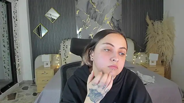 SarahCastro1  online show from February 2026 04:08:02 AM