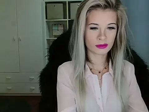 KristineGlow online show from November 2025 07:30:02 AM