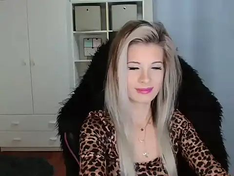 KristineGlow online show from November 2025 08:14:02 AM