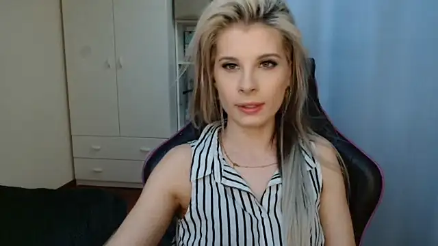 KristineGlow online show from May 2026 02:12:02 PM