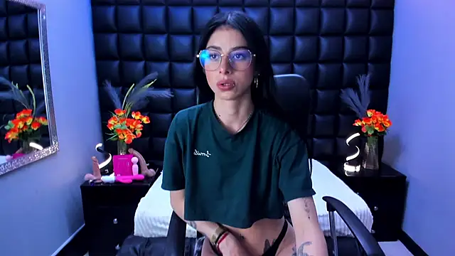 Dulce Miaa  online show from June 2026 06:10:02 PM