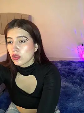 BrunnetAri  online show from October 2025 03:22:01 PM