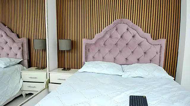 Snapshot of RoxanneStorm_ chatting on November 2025 12:38:01 PM RoxanneStorm online show from November 2025 12:38:01 PM