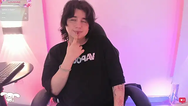 Snapshot of damienbeltmonth chatting on October 2025 07:17:01 AM damienbeltmonth online show from October 2025 07:17:01 AM