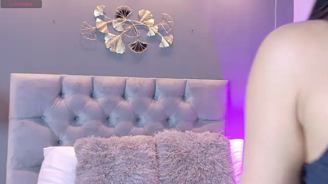 kendalFox  online show from February 2026 02:48:01 AM