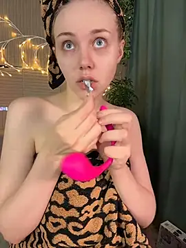 Snapshot of PollyVinice chatting on July 2026 06:51:02 PM PollyVinice online show from July 2026 06:51:02 PM