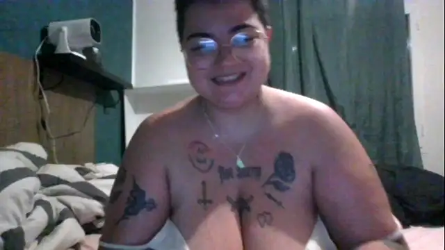 Snapshot of PirateXL chatting on April 2026 11:47:02 PM PirateXL online show from April 2026 11:47:02 PM