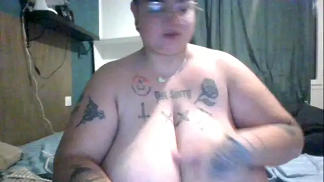 Snapshot of PirateXL chatting on May 2026 11:01:04 PM PirateXL online show from May 2026 11:01:04 PM