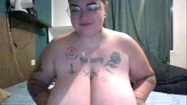 Snapshot of PirateXL chatting on May 2026 12:29:02 AM PirateXL online show from May 2026 12:29:02 AM