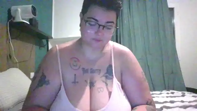 Snapshot of PirateXL chatting on May 2026 04:21:02 AM PirateXL online show from May 2026 04:21:02 AM