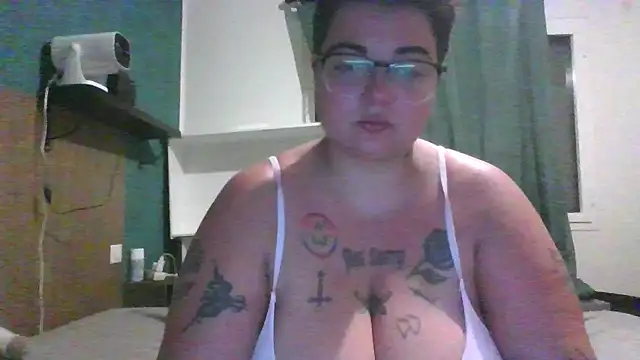 Snapshot of PirateXL chatting on May 2026 11:50:01 PM PirateXL online show from May 2026 11:50:01 PM