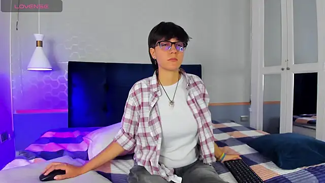 Tsuki Maru online show from September 2025 01:45:02 PM