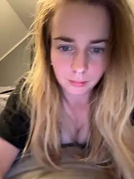 ellieen online show from October 2025 10:32:02 PM