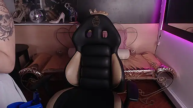 Snapshot of Nasly_Dream chatting on October 2025 08:30:02 PM Nasly Dream online show from October 2025 08:30:02 PM