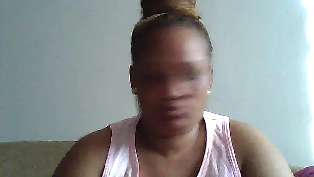 Snapshot of Yellobonepussy chatting on September 2025 12:16:02 PM Yellobonepussy online show from September 2025 12:16:02 PM