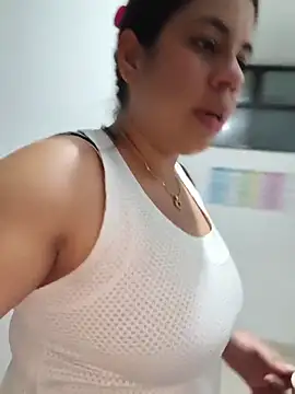 GabyMontenegro online show from April 2026 11:32:01 AM