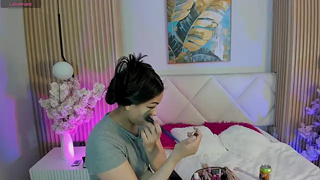 Snapshot of Mila_Hank_ chatting on April 2026 12:14:01 PM Mila Hank online show from April 2026 12:14:01 PM