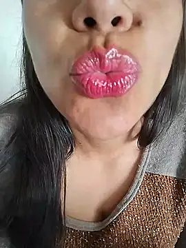 KittyHoleshot87 online show from September 2025 04:07:02 PM