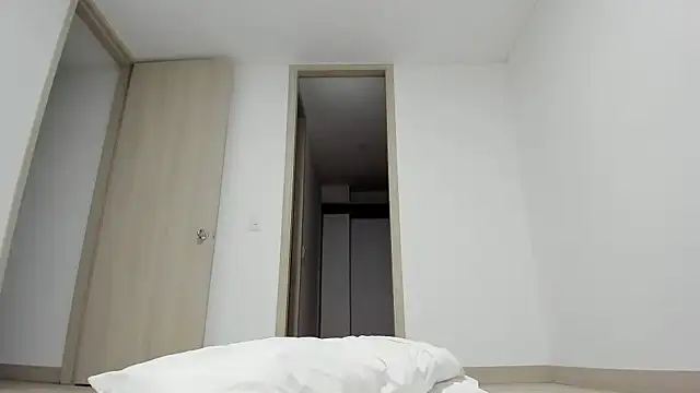 Meganbelford1 online show from September 2025 04:00:01 AM