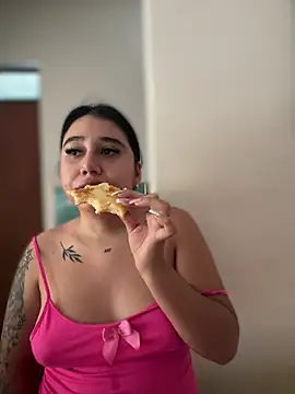 Snapshot of Sophie_Dreamss chatting on November 2025 05:46:02 PM Sophie Dreamss online show from November 2025 05:46:02 PM