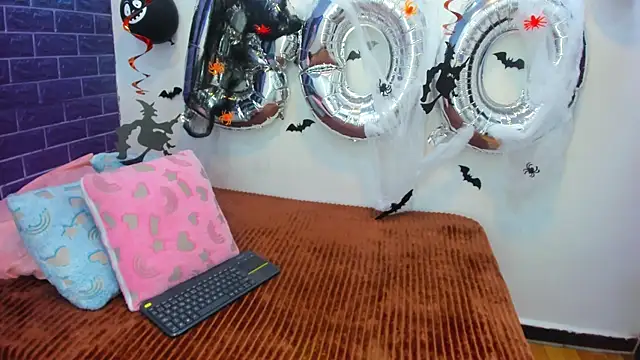 Cora 222 online show from November 2025 07:27:01 PM