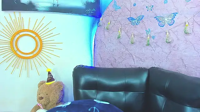 Snapshot of christopher_Hot chatting on April 2026 03:00:02 AM christopher Hot online show from April 2026 03:00:02 AM
