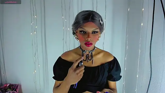 Snapshot of TheBlackwidows chatting on September 2025 05:18:02 AM TheBlackwidows online show from September 2025 05:18:02 AM