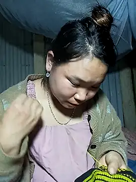 may-squirl online show from November 2025 12:17:01 PM