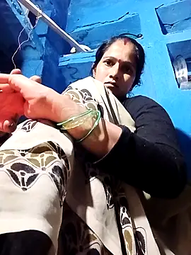 Jooli xx online show from January 2026 03:50:01 PM