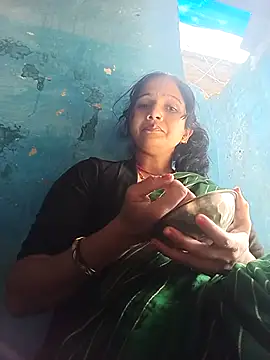 Jooli xx online show from March 2026 03:34:01 AM