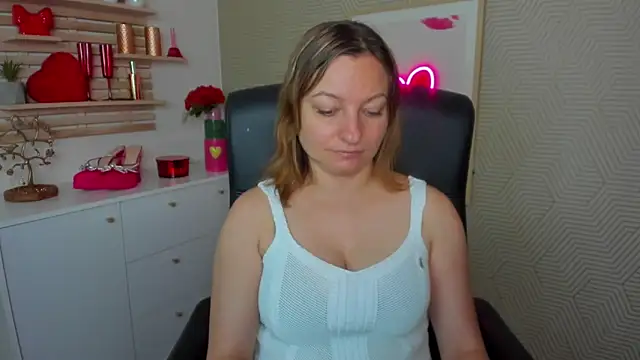 angelaSamt online show from June 2026 05:28:01 AM