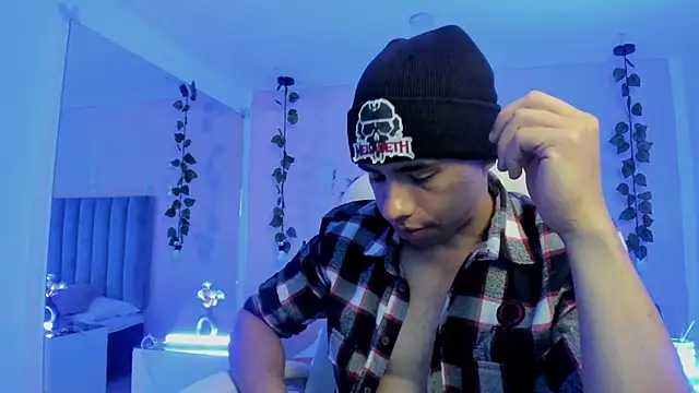 Muscle Scott online show from November 2025 12:28:02 PM